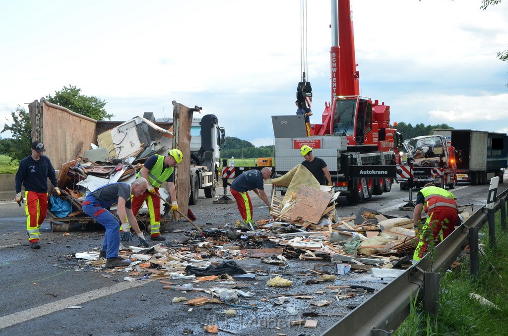 Schwerer VU A 1 Rich Koeln hinter AS Burscheid P891.JPG - Miklos Laubert